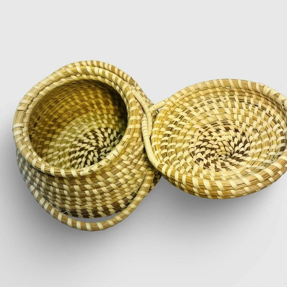 Vintage Charleston Gullah Sweetgrass Lidded Basket Handles Attached Lid 6.5x9in‎